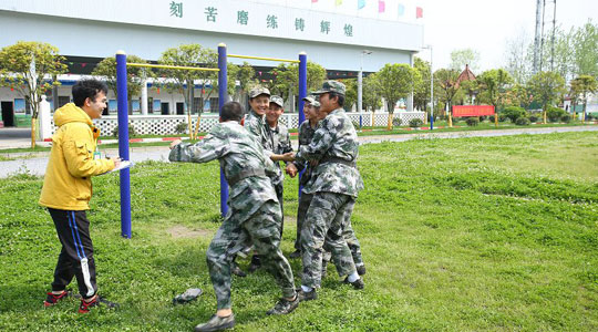 初三学生喜欢逃学的危害有哪些?(初三学生经常逃学怎么办?)