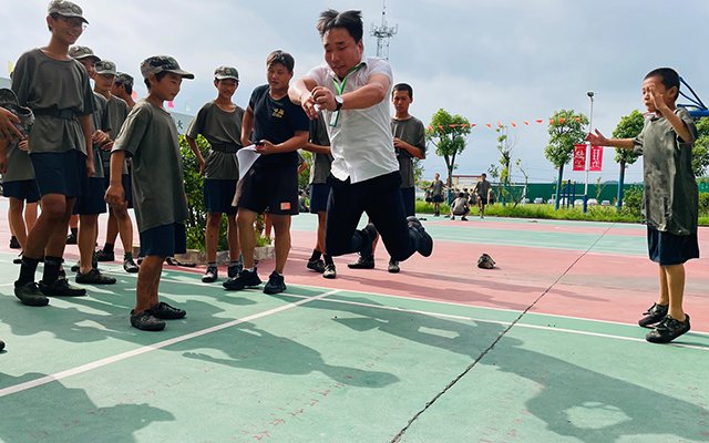 封闭学校对孩子好吗(封闭学校会毁了孩子)(图2)