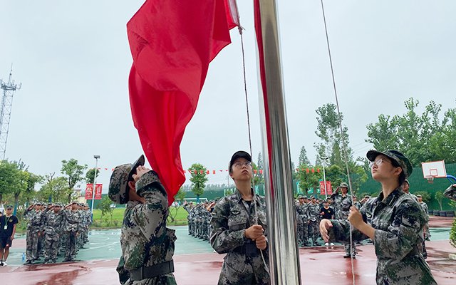 一年级就上封闭式学校好不好(把一年级小孩送到封闭式学校好不好)(图2)